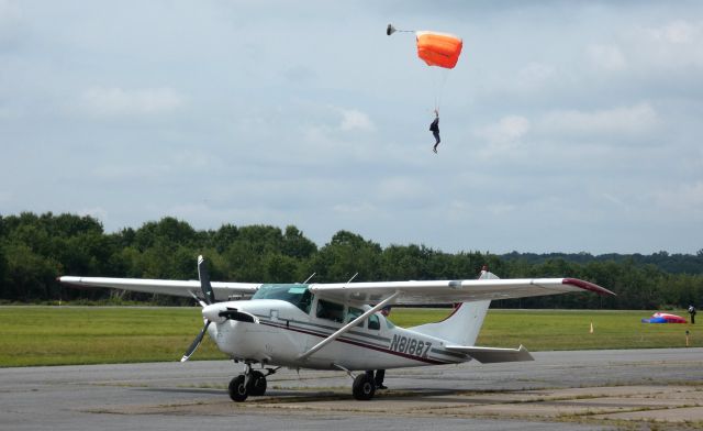 Cessna 205 (N8188Z) - Shown here is a 1963 Cessna 205 Centurion a 6 seater configured for Skydiving in the Summer of 2023. 8/5/2023