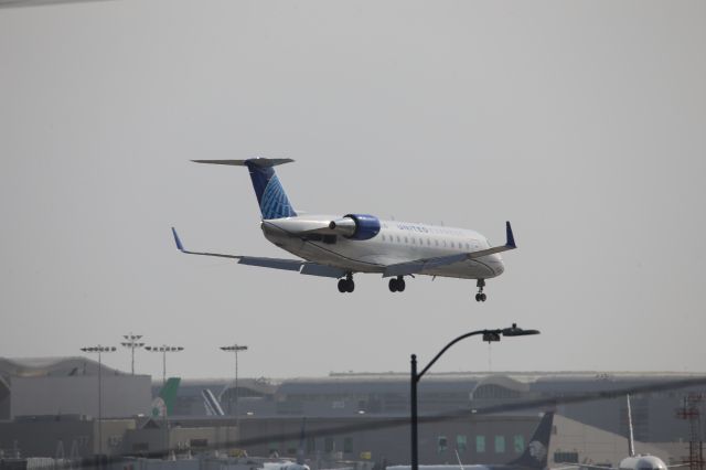 Canadair Regional Jet CRJ-200 (N223JS)
