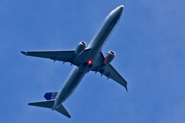 Boeing 737-900 (N75428) - Subject aircraft, operating as United 636, photographed at 0843HrsEDT on 02-Aug-2018 over Northern New Jersey, enroute to Newark Liberty, (EWR), from Chicago OHare, (ORD).