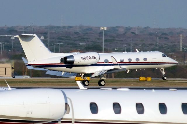Gulfstream Aerospace Gulfstream IV (N620JH) - 12R arrival.