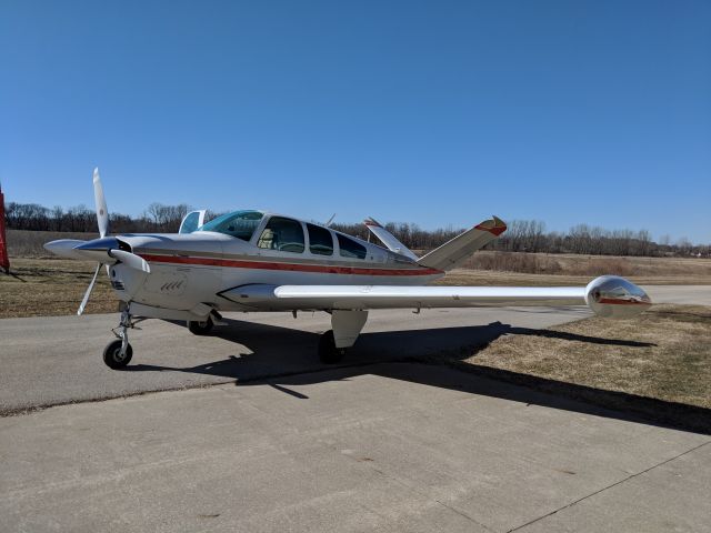 Beechcraft 35 Bonanza (N66916)