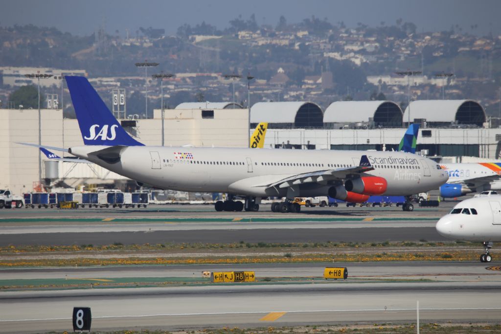 Airbus A340-300 (LN-RKF)