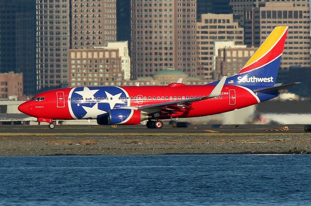 Boeing 737-700 (N922WN) - Tennessee One lining up for a 27 departure to Atlanta