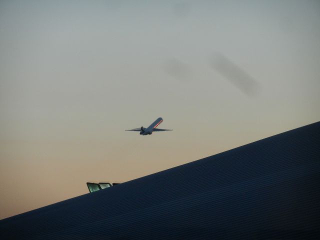 McDonnell Douglas MD-90 (N925DN) - N925DN, A Delta Airlines McDonnell Douglas MD-90-30,  Climbs Up Into The Evening Sunset With Her Very Steep Climb Rate, So Peaceful...