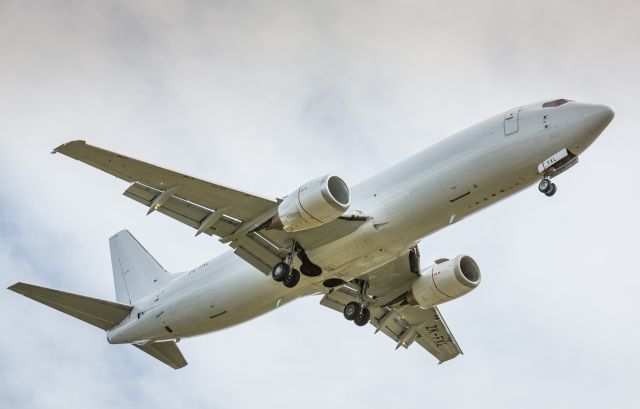 BOEING 737-400 (ZK-FXL) - Very short finals for RW29.