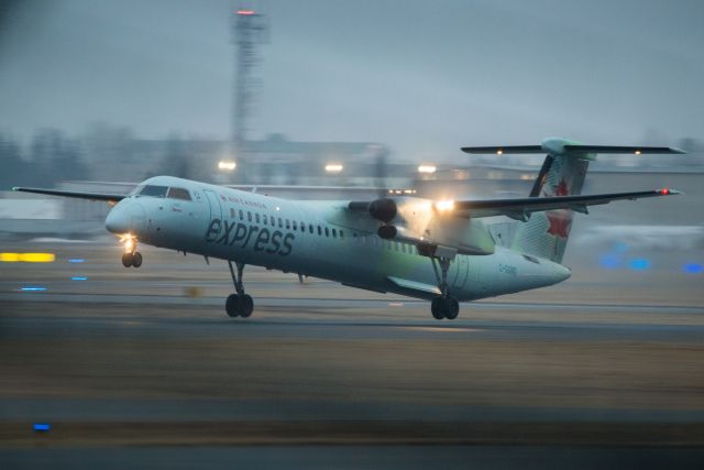 de Havilland Dash 8-400 (C-GGND)