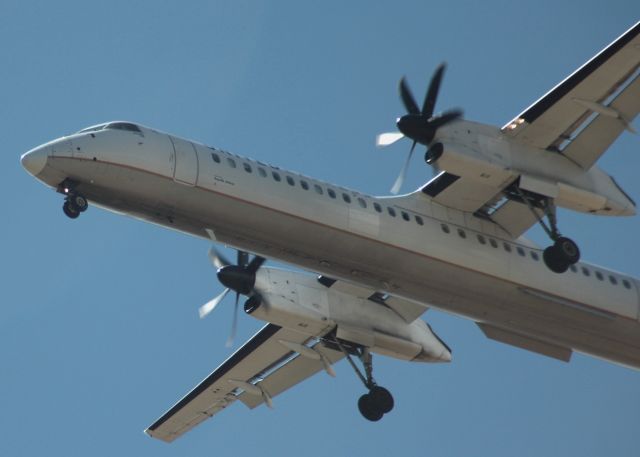 de Havilland Dash 8-100 — - On approach to 16L at KDEN.