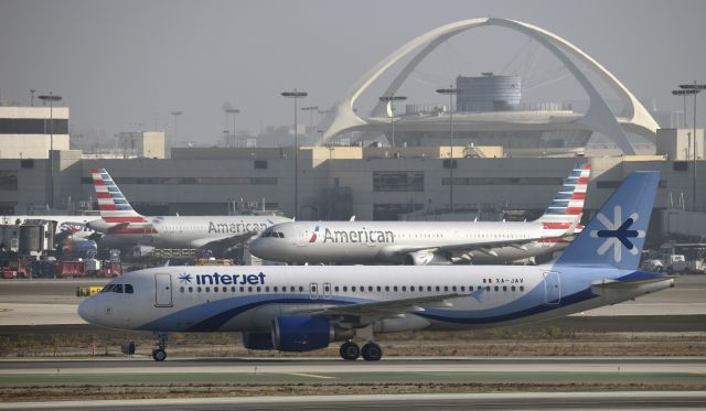 Airbus A320 (XA-JAC) - Departing LAX