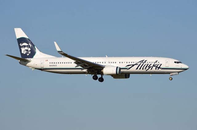 Boeing 737-900 (N409AS) - Alaska Airlines N409AS arriving DFW 05/07/2013