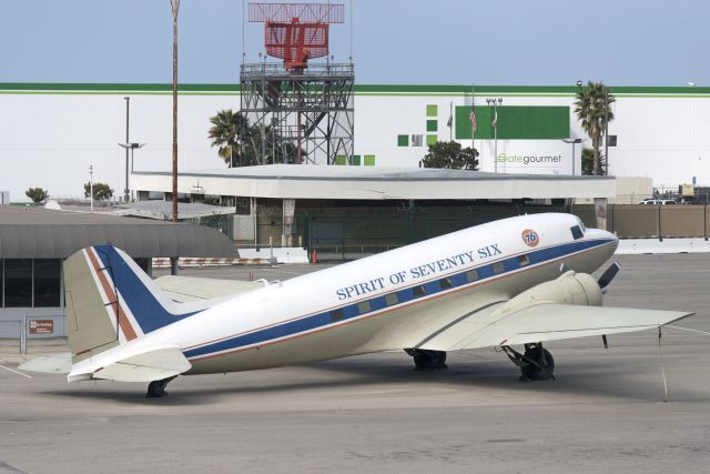 Douglas DC-3 (N760)