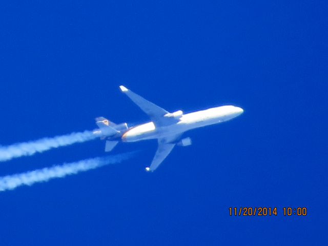 Boeing MD-11 (N285UP) - Pretty sure the middle engine isnt running in these pictures. No contrail down the middle. UPS flight 2909 from ONT to SDF over Southeastern Kansas at 39,000 feet.