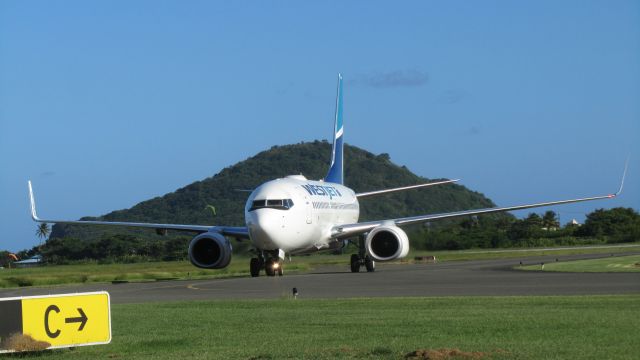 Boeing 737-700 (C-FEWJ)