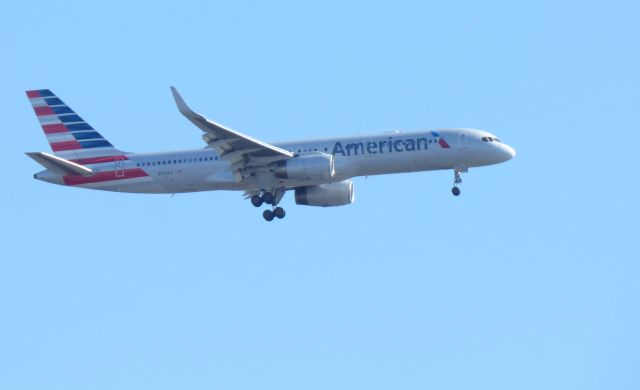 Boeing 757-200 (N172AJ) - Shown here is an American Airline Boeing 757-200 on final in the Winter of 2018.