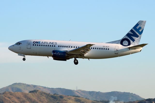 Boeing 737-700 (CC-AIT)