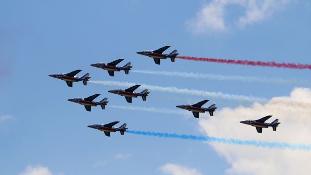 — — - FRENCH AIR FORCE DEMO TEAM "PATROUILLE DE FRANCE"