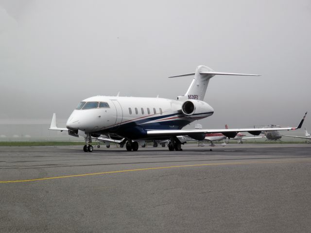 Bombardier Challenger 300 (N535FX)