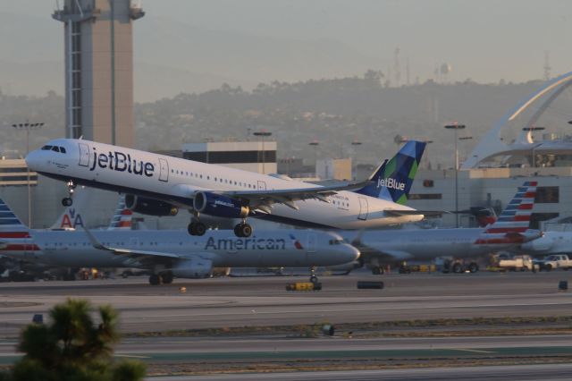 Airbus A320 (N937JB)