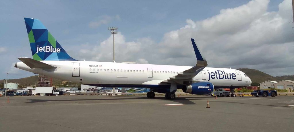 Airbus A321 (N991JT)