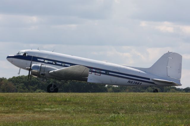 Douglas DC-3 (N61981)