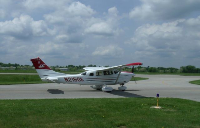 Cessna 206 Stationair (N2150K) - taxiing for takeoff at I69 Clermont County Ohio