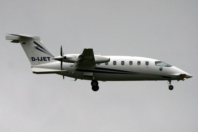 Piaggio P.180 Avanti (D-IJET) - Airgo Flugservice Avanti on final approach for rwy 06 on 11-Dec-17 arriving as XGO3LF.