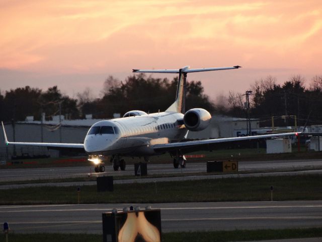 Embraer EMB-145XR (N11121)