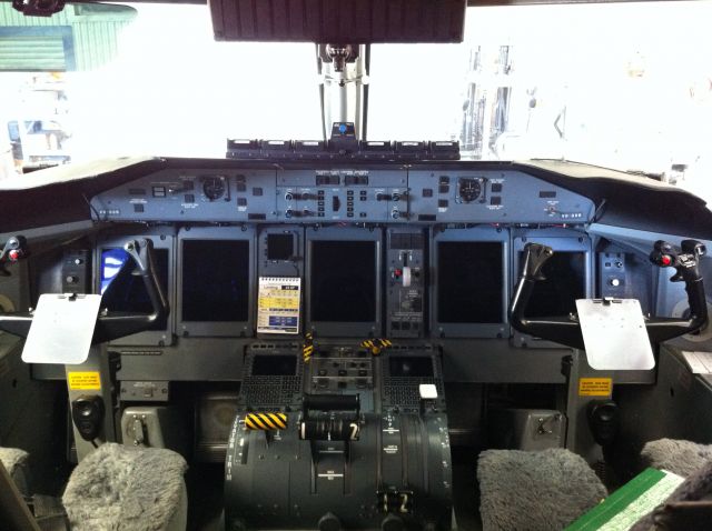 de Havilland Dash 8-400 (VH-QOT)