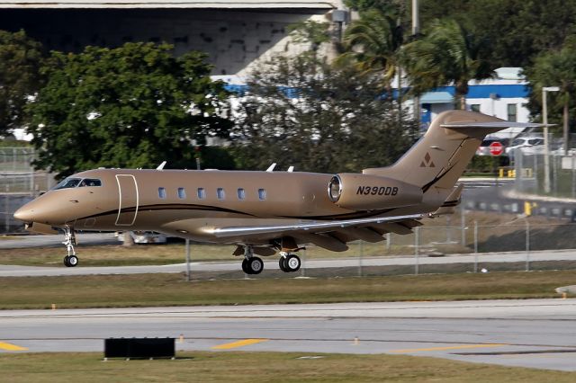 Bombardier Challenger 300 (N390DB) - Landing at FLL executive.