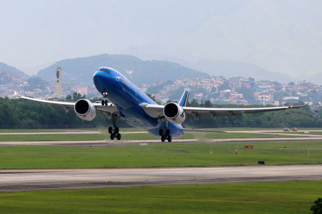 Airbus A330-300 (EI-HJS)