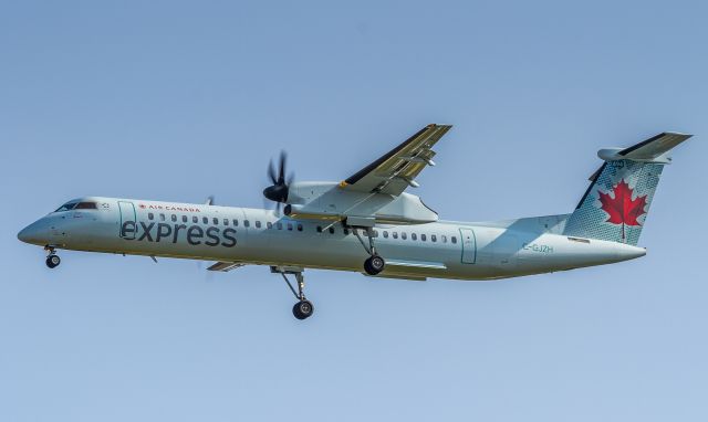 de Havilland Dash 8-400 (C-GJZH)