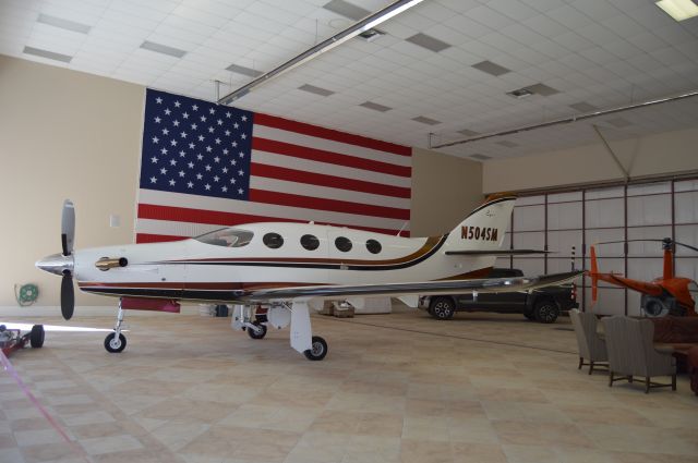 Epic Aircraft LT (N504SM) - On display at the 2016 Aeroplanes, Trains, & Automobiles fly-in. Talk about a sweet hangar to keep the plane in!