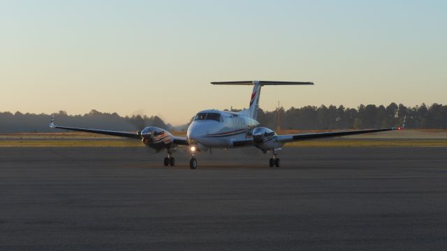 Beechcraft Super King Air 200 (N771MG) - @ KMGRbr /At KMGR