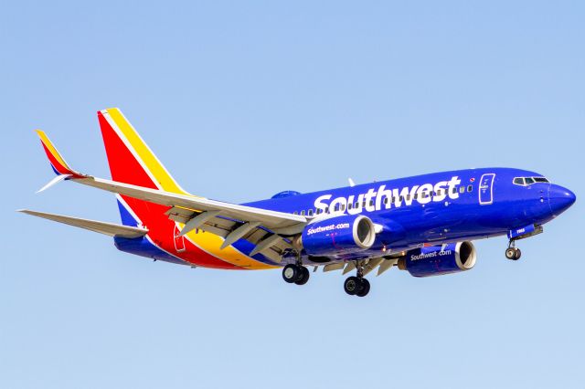 Boeing 737-700 (N7868K)