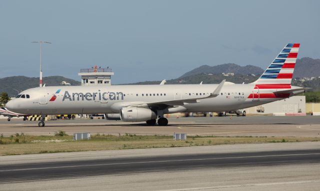 Airbus A321 (N997AA)