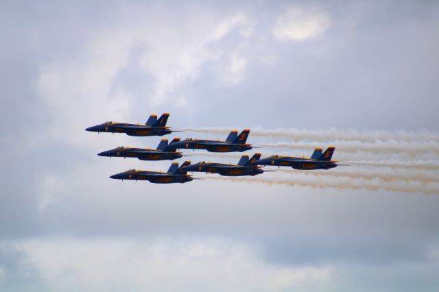 McDonnell Douglas FA-18 Hornet —
