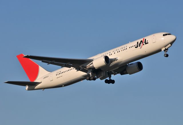 BOEING 767-300 (JA652J)