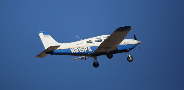 Piper Cherokee (N915PA)