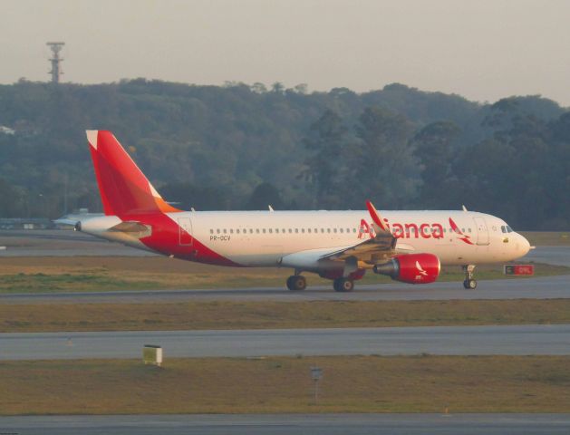 Airbus A320 (PR-OCV)
