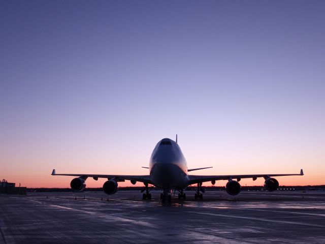 Boeing 747-400 (N486MC)