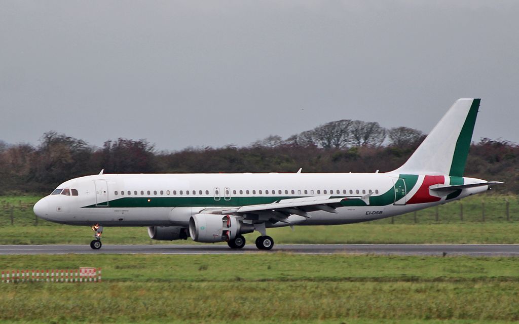 Airbus A320 (EI-DSB) - alitalia a320-216 ei-dsb landing at shannon 26/10/17.