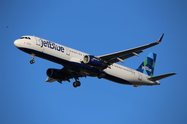 Airbus A321 (N968JT)