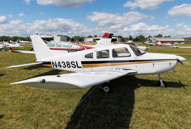 Piper Cherokee (N438SL)