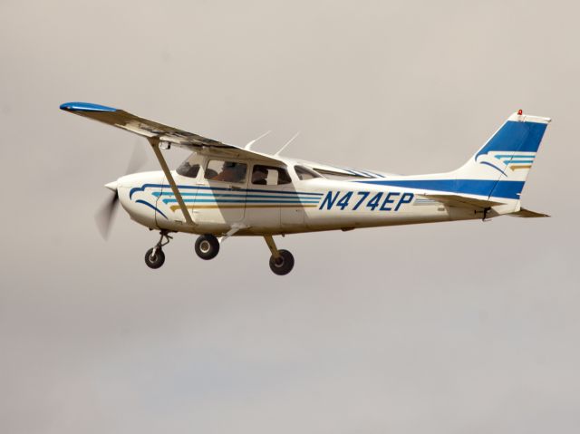 Cessna 152 (N474EP) - Take off runway 26.