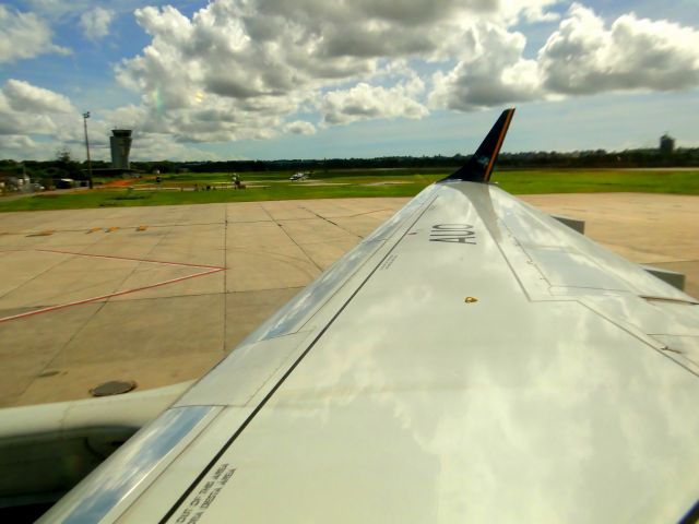 Embraer ERJ-190 (PR-AUO)