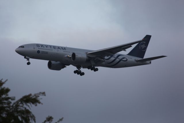 Boeing 777-200 (B-2056)
