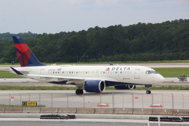 Airbus A220-100 (N137DU)