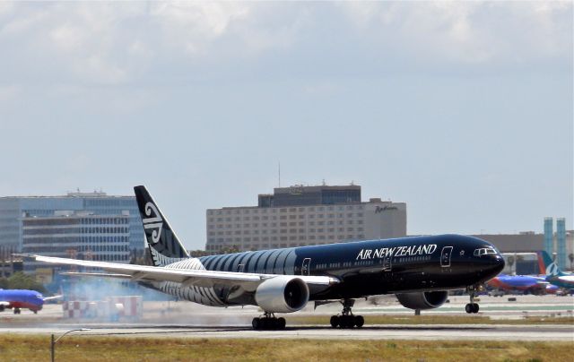 BOEING 777-300 (ZK-OKQ) - All Blacks 