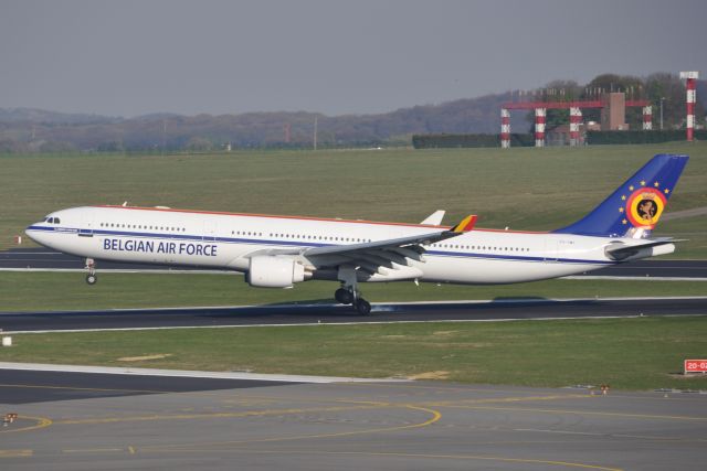 Airbus A330-300 (CS-TMT)