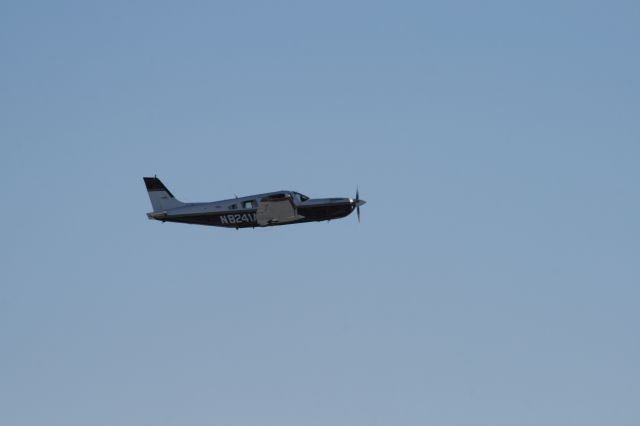 Piper Seneca (N8221A)