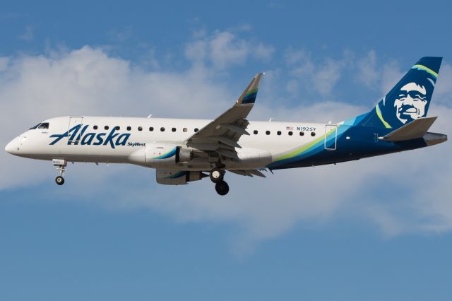 Embraer 170/175 (N192SY)